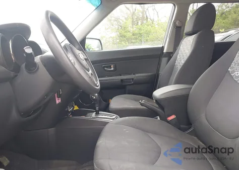 2010 Kia Soul z USA, uszkodzony, nr VIN KNDJT2A27A7161445